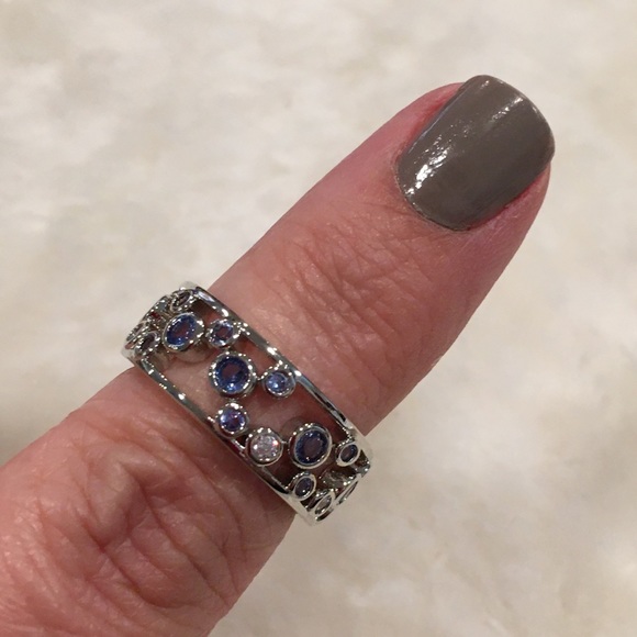 Elegant Vine Ring - Picture 2 of 6